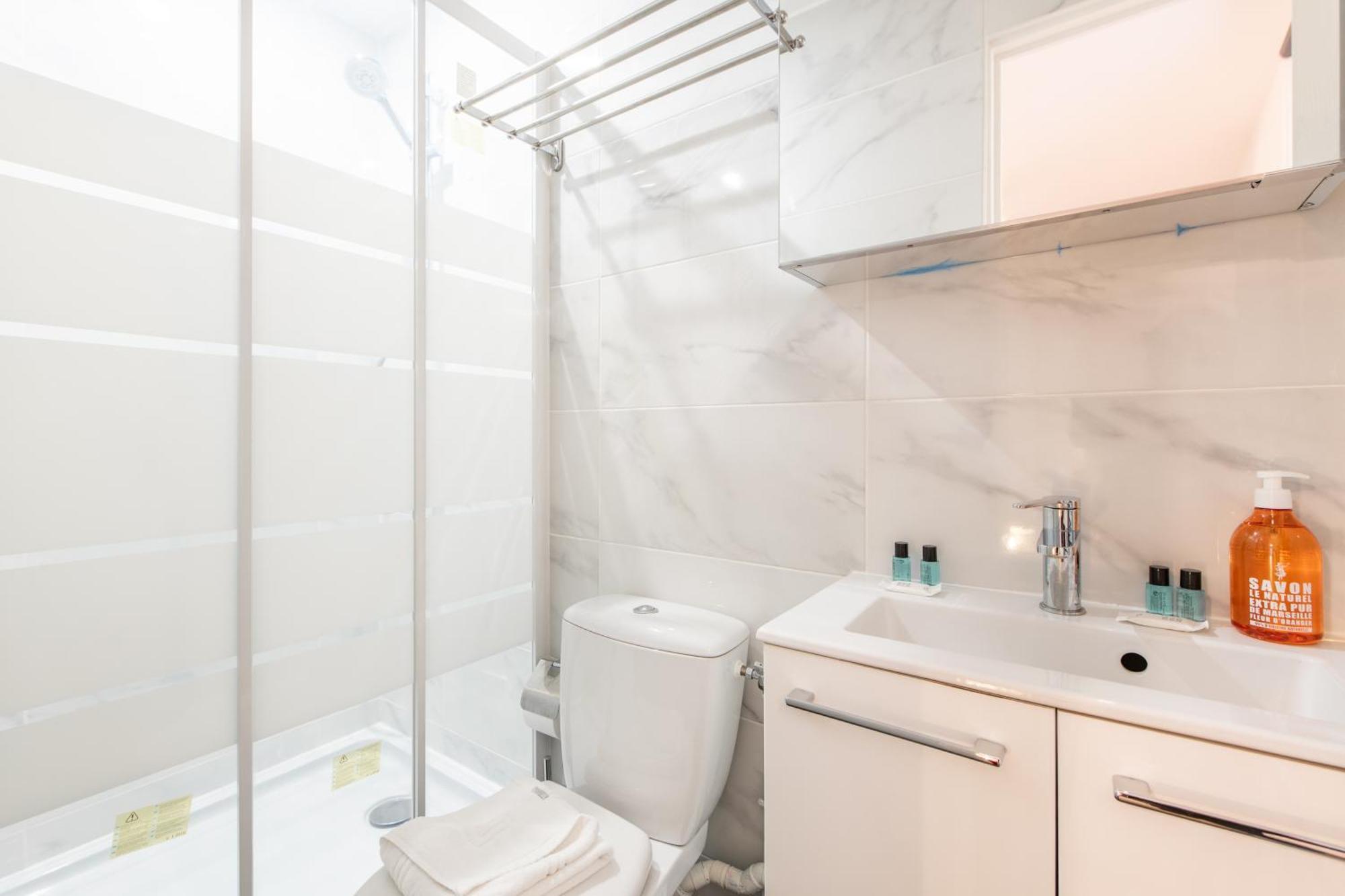Spacious And Bright 2-Bedroom Large Apartment Very Close To Paris - Near Metro Булонь-Бийанкур Экстерьер фото