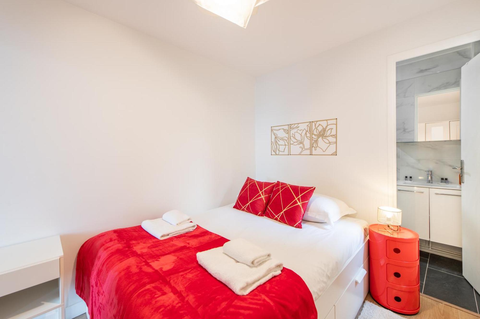 Spacious And Bright 2-Bedroom Large Apartment Very Close To Paris - Near Metro Булонь-Бийанкур Экстерьер фото