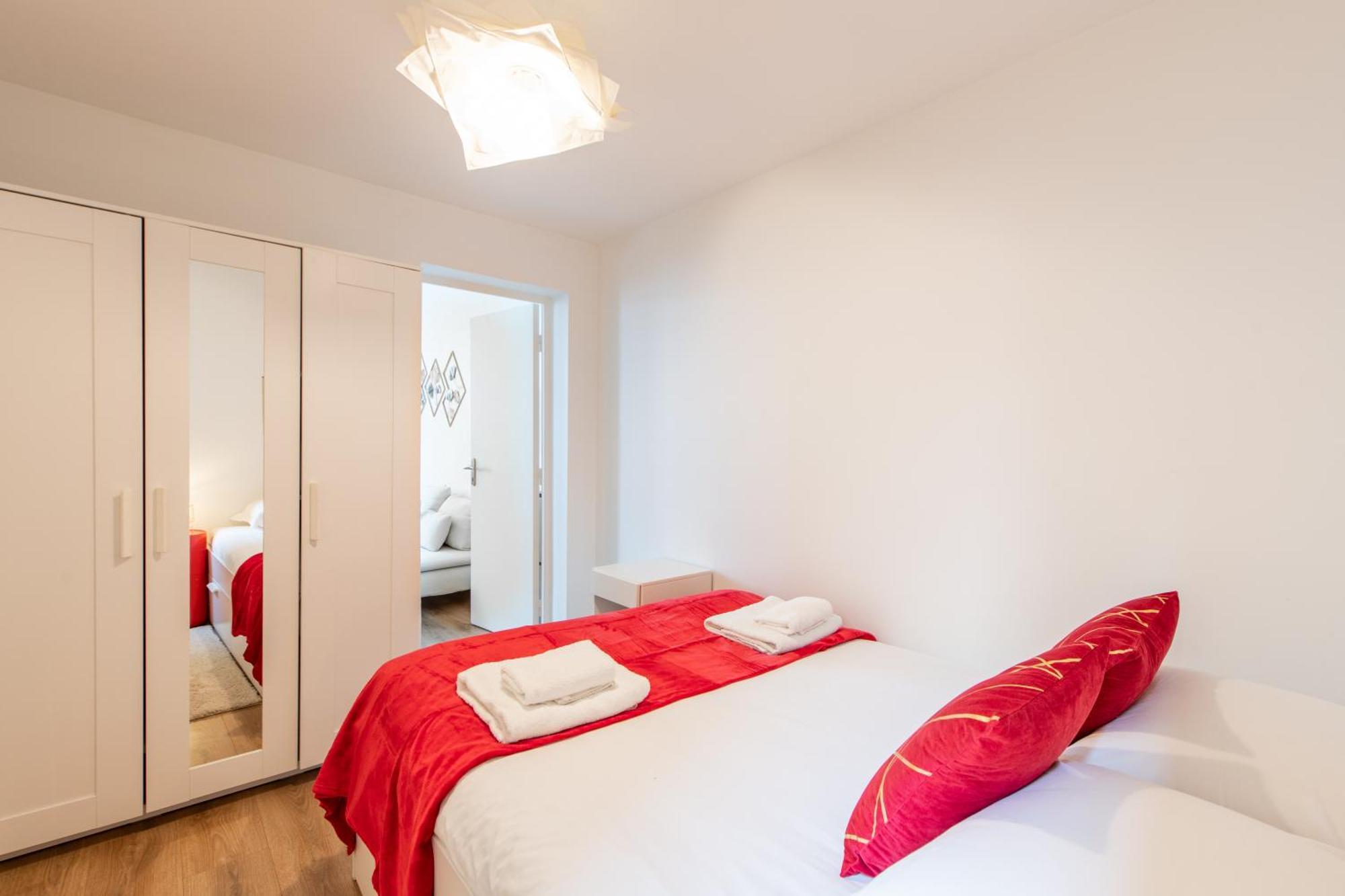 Spacious And Bright 2-Bedroom Large Apartment Very Close To Paris - Near Metro Булонь-Бийанкур Экстерьер фото
